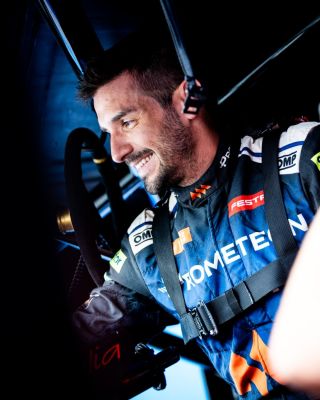 🇨🇿 Tenhle víkend jsme si v Mostě připravili na stánku nejenom speciální #DyckyDakar merch, ale taky možnost potkat se s...